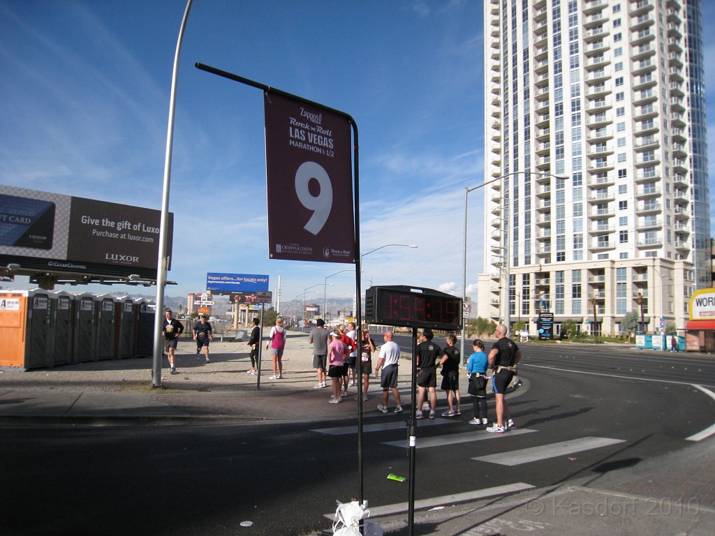 Las Vegas 2010 - Marathon 0781.JPG - The 2010 Las Vegas Fire - Ice and Sweat Tour. Half Marathon, Red Rock Canyon, Casinos, Valley of Fire.... and buffets!